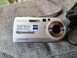 Camara sony dsc p100