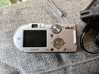 Camara sony dsc p100