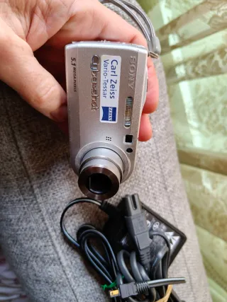 Camara sony dsc p100