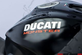 DUCATI MONSTER 821 DARK