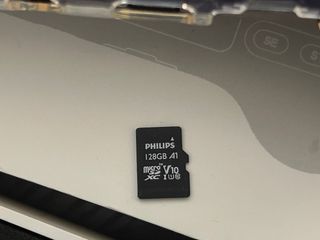 Anbernic RG557 256GB + tarjeta de juegos 128GB