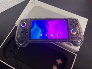 Anbernic RG557 256GB + tarjeta de juegos 128GB