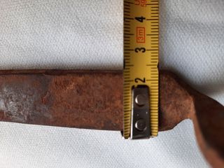 Pieza de un pestillo antiguo de hierro forjado.