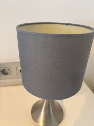 Lámpara de mesa táctil moderna