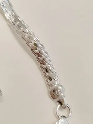 Pulsera de plata con diseño
