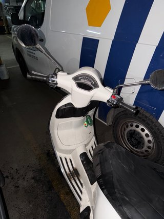 Vespa Primavera 125cc blanca Automática