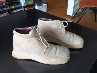Botines ante beige poco uso. Ver fotos de interior
