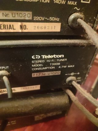 Equipo de sonido Hi-Fi Teleton en color plateado.
