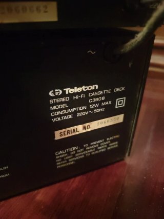 Equipo de sonido Hi-Fi Teleton en color plateado.