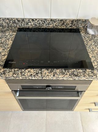 Horno + Vitrocerámica Inducción Whirlpool