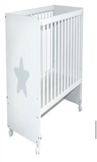 Cuna de bebé blanca con estrella