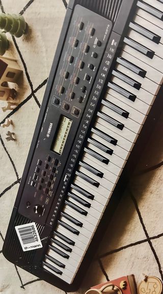 Teclado Yamaha PSR-E273