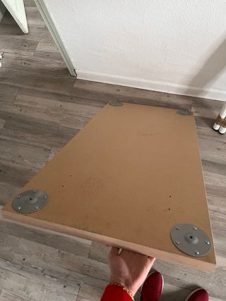 Mesa de escritorio madera y patas blancas