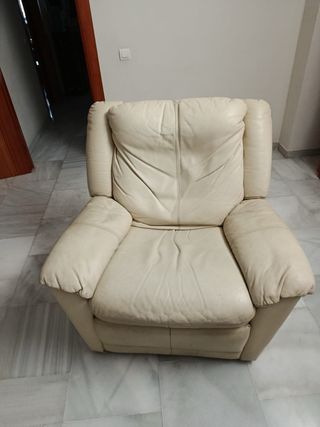 2 Sofás de piel 2 plazas y un sillon confort