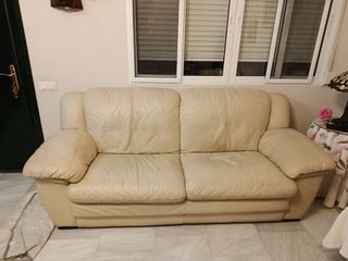 2 Sofás de piel 2 plazas y un sillon confort
