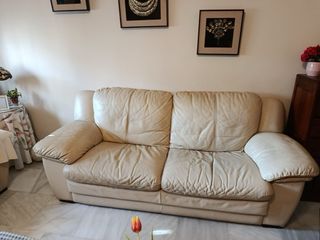 2 Sofás de piel 2 plazas y un sillon confort