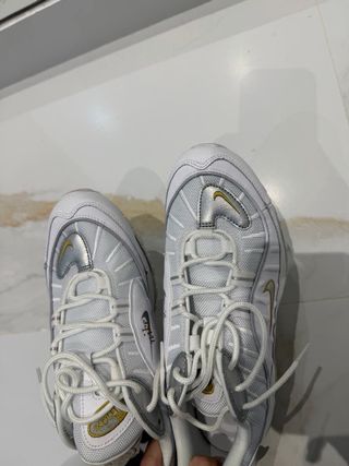Zapatillas Nike Air Max 98 Blancas y Doradas
