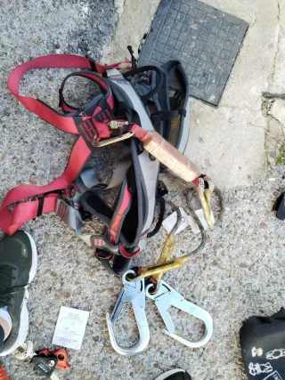 Arnés de seguridad para descuelgue