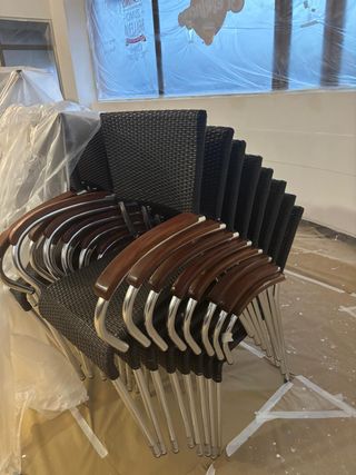 Silla o sillón con reposabrazos de madera