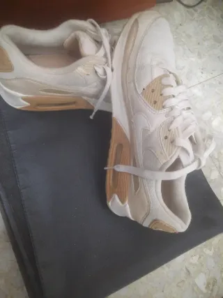 Nike Air Max Beige y Blancas