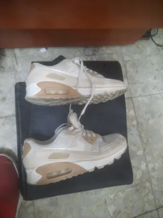 Nike Air Max Beige y Blancas