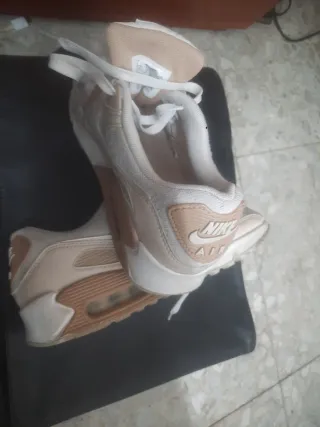 Nike Air Max Beige y Blancas