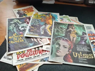 645 Carteles de Cine Mano