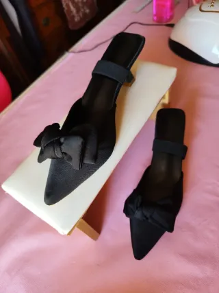 Zapatos negros con lazo