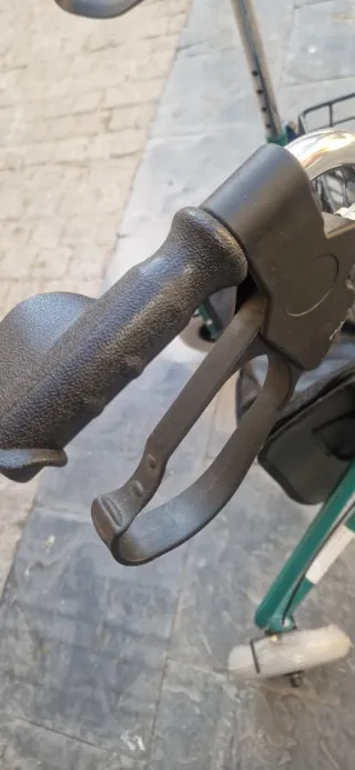 Andador 3 ruedas con cesta y bolsa