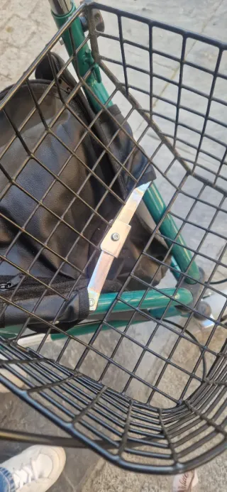 Andador 3 ruedas con cesta y bolsa