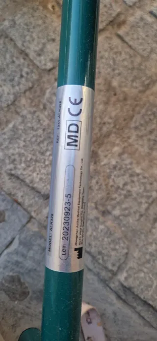 Andador 3 ruedas con cesta y bolsa