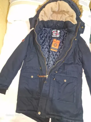 Chaqueta azul con capucha y pelo Nueva