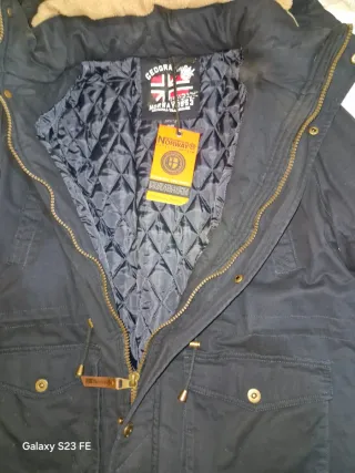 Chaqueta azul con capucha y pelo Nueva