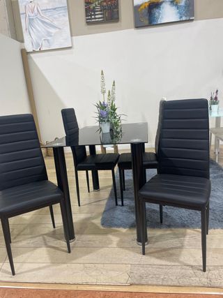 Conjunto comedor cristal y 4 sillas negras