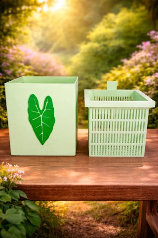 Cesta autorriego blanca con hoja verde