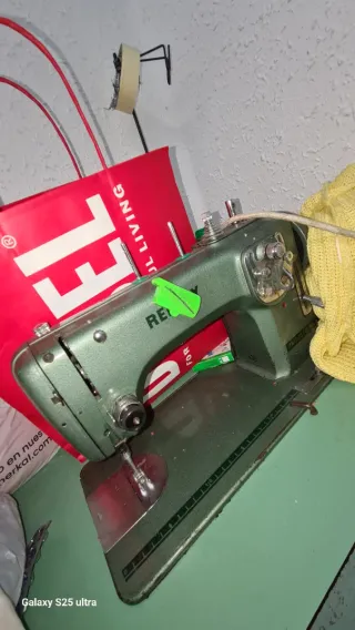 Las tres Máquinas de coser Brother Overlock