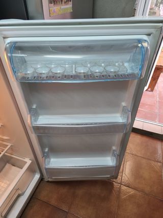 Nevera Beko con Congelador