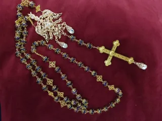 Rosario Filigrana Oro y Verde para Vírgenes titula