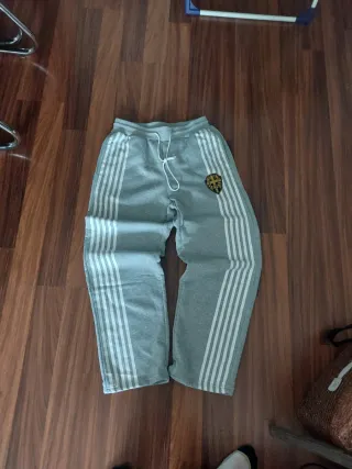 Fato de treino cinzento com fecho