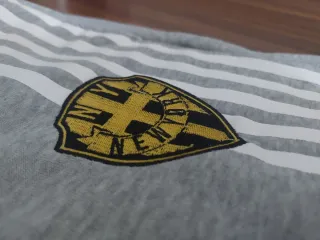 Fato de treino cinzento com fecho