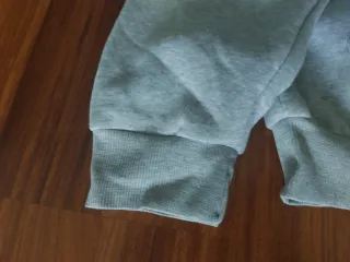 Fato de treino cinzento com fecho