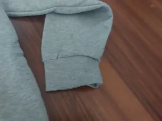 Fato de treino cinzento com fecho