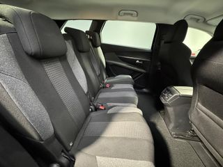 PEUGEOT 5.008 1.5HDI 130CV