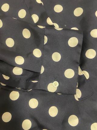 Blusón azul con lunares blancos