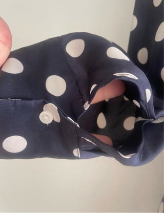 Blusón azul con lunares blancos