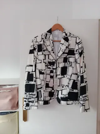 Chaqueta chica Dedaltex Talla 48.