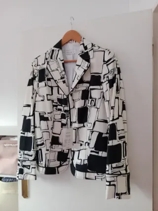 Chaqueta chica Dedaltex Talla 48.