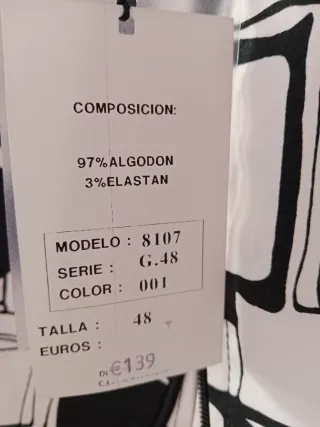 Chaqueta chica Dedaltex Talla 48.