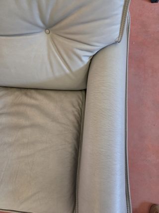 Sofá de 2 plazas en piel beige