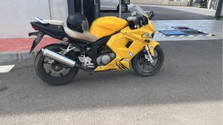 Hyosung GT-R 125cc Amarilla